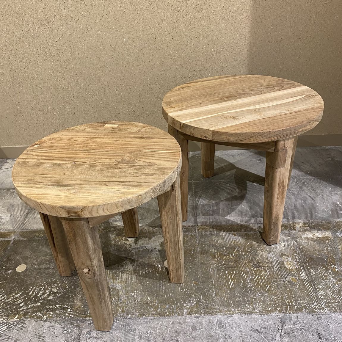 西友荻窪】インドネシアの家屋の廃材を活用した家具｜ 無印良品
